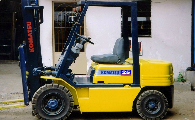 Chi Tiết Ứng Dụng của xe nâng hàng trong ngành sản xuất Nhựa Chi Tiết Ứng Dụng của xe nâng hàng trong ngành sản xuất Nhựa