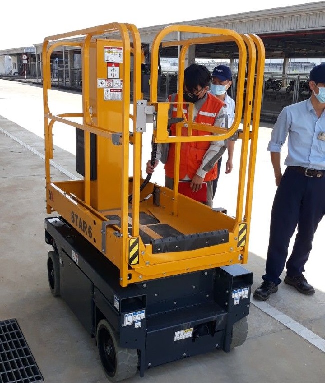 Trọng lượng xe nâng người là bao nhiêu? Cách tính trọng lượng xe nâng